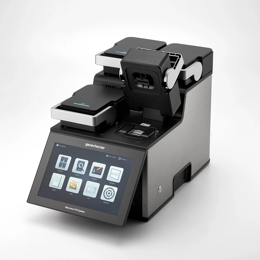 เครื่อง Real-time PCR Genechecker UF-304 เปิดฝาโมดูลและจอสัมผัสด้านหน้า